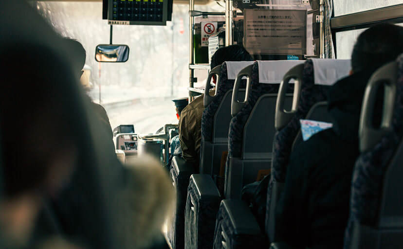 バスの車内（フリー写真）