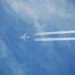 飛行機雲（フリー写真）