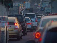 迷彩服のヒーロー