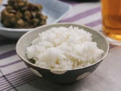 テーブルのお皿