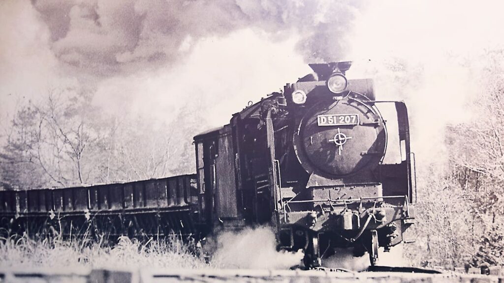 蒸気機関車（フリー写真）