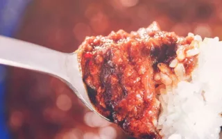 静かなテーブルの上で