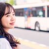 バス停の女の子