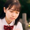 悲しむ少女