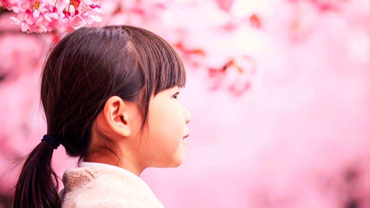 小さな女の子の横顔